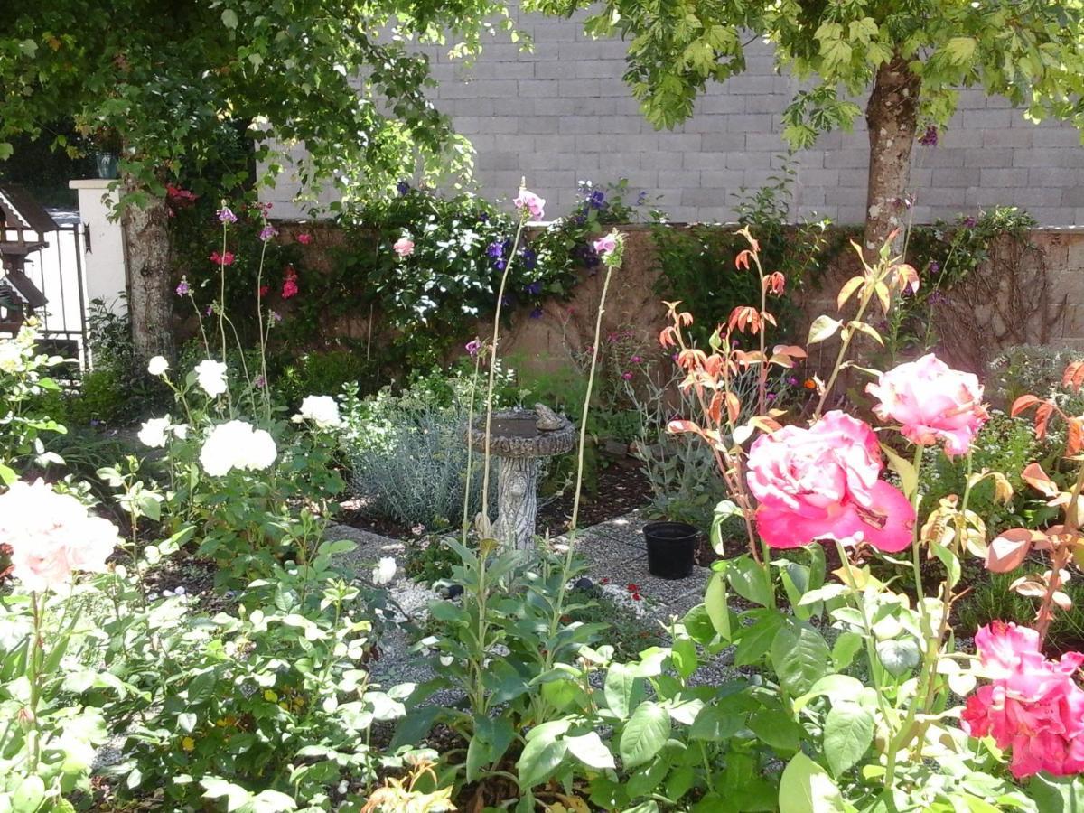 La Maison Des Fleurs Montemboeuf Экстерьер фото